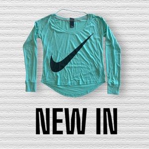 Nike Women’s Size Small sports long sleeve shirt in teal